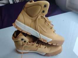 NIKE NEVIST 6 beige winter boots US 12 / UK 11 / EUR 46