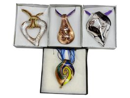 Lot de 4 pendentifs en verre d'art, style Murano