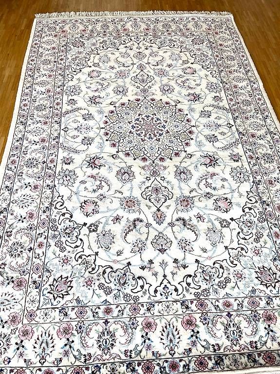 Nain Teppiche: Neuer authentischer Perser teppich mit Seide Nain – Neu (gemäss Beschreibung) aus Bülach von S.Khansari
