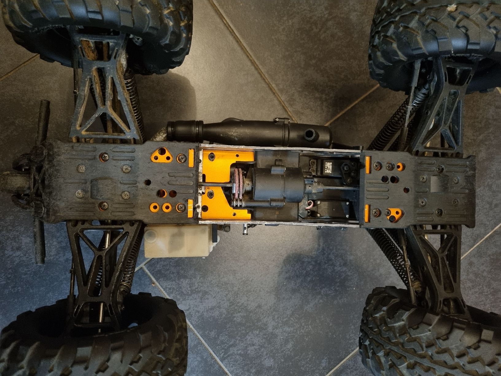 HPI Modellismo RC: HPI Savage X 1:8 Nitro mit Grave Digger Karo – Usato da Suberg venduto da AmStaffDaddy 6