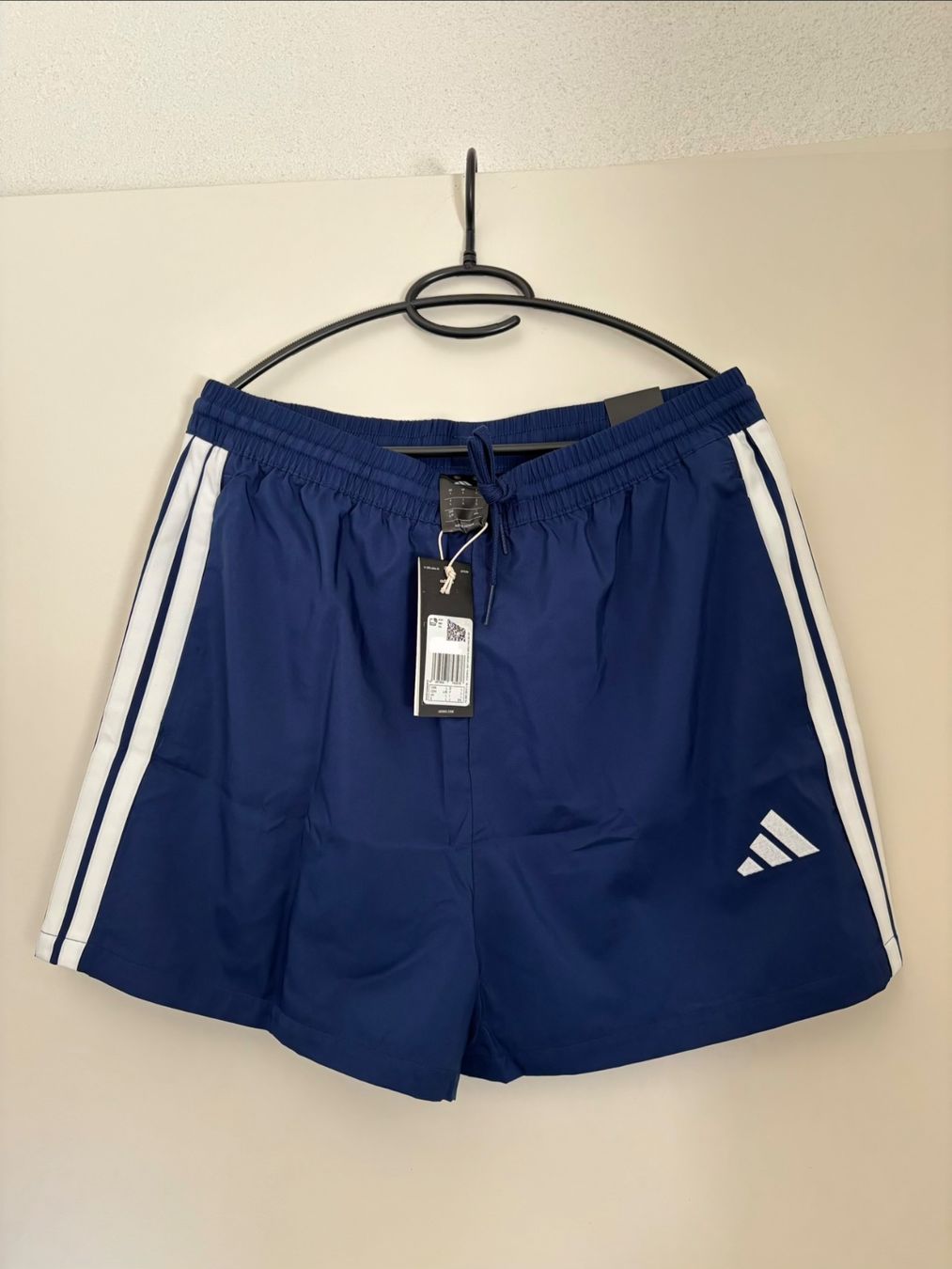 Adidas Hosen: Adidas Shorts **Gratis Versand** – Neu und originalverpackt aus Zürich von mc_mike77
