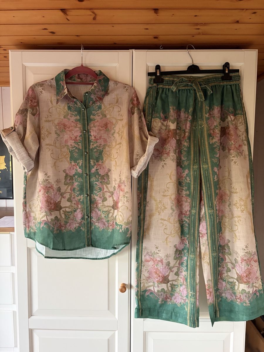 Jumpsuits: Floral Summer Blouse & Pants – Neuf (Voir description) à St.Josefen par lop_lh8d 1