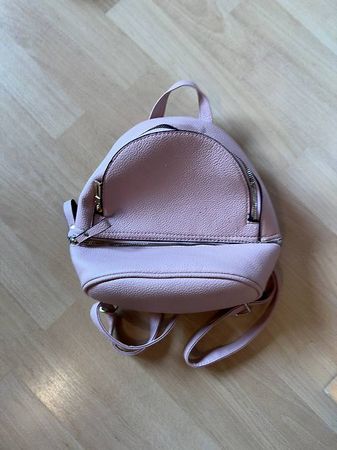 Joli sac à dos fille imitation cuir 