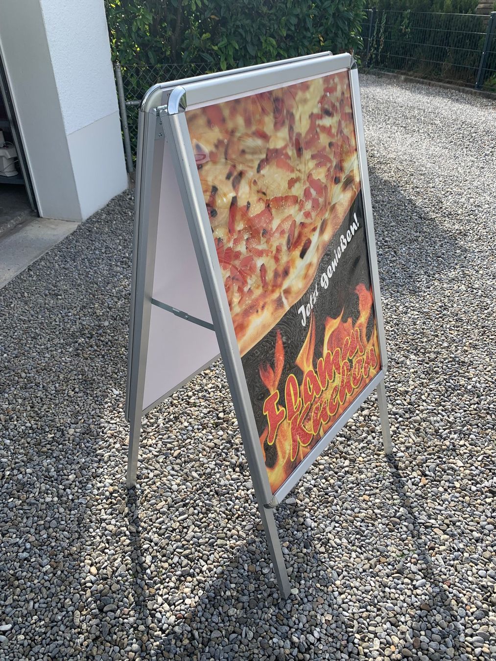 Ladenausstattungen & Messebau: Kundenstopper, Plakatständer, Werbetafel – Gebraucht aus Gwatt-Thun von  1