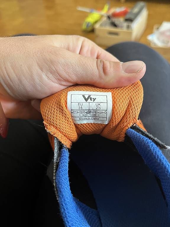 Schuhe für Jungen: Hallenschuhe Turnschuhe Victory – Gebraucht aus Baden von blueanastasia 2
