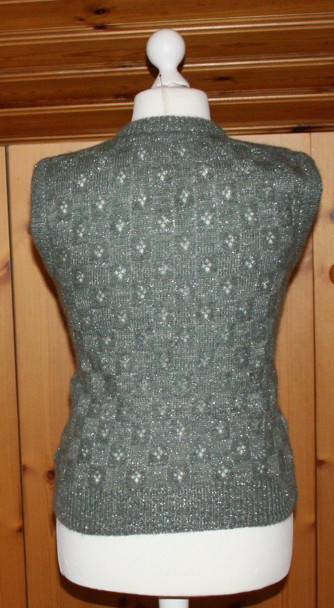 Maglioni & Felpe: Pullunder CHIWITT salbei-silber Gr. 38 – Usato da Flüelen venduto da Diversicum-Textil 2