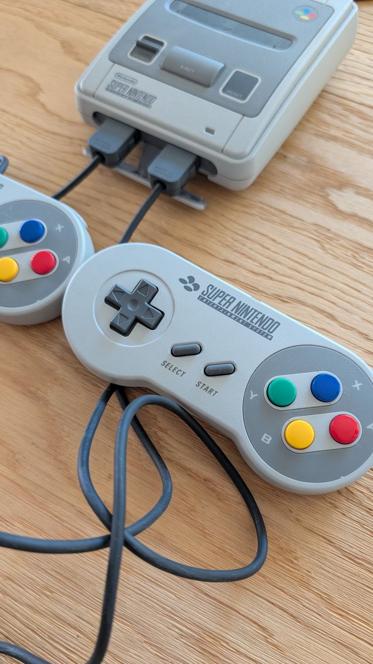 Nintendo Console: Nintendo Super Nintendo Classic Mini mit 2 Controllern – Usato da Widnau venduto da Mcdynamite 3