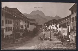 Gruyeres, Strassenpartie mit Blick zum M