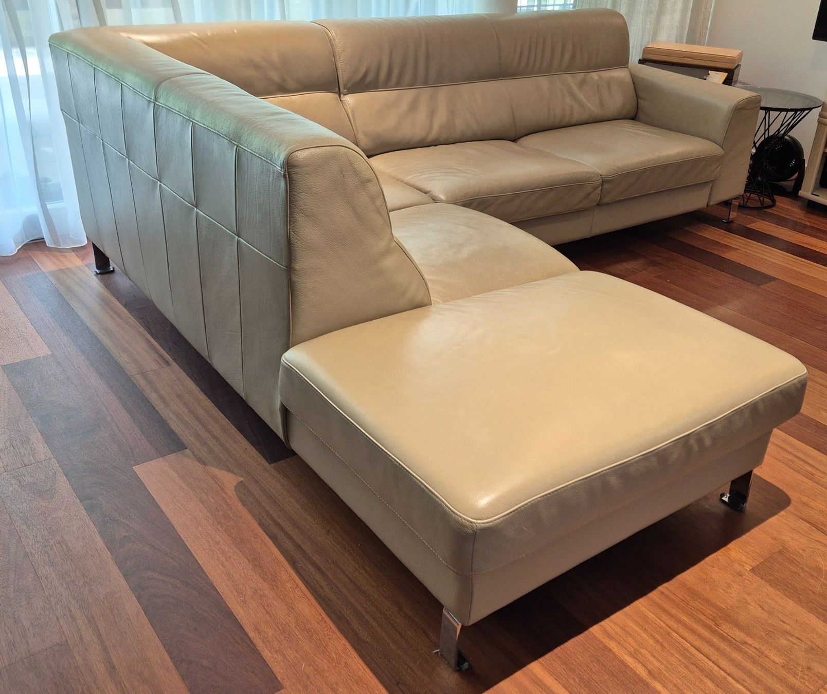 Pfister Divani: Ecksofa aus beigem Leder. – Usato da Maur venduto da antko 3