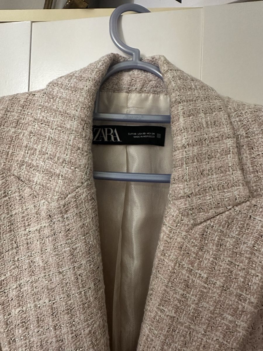 Zara Giacche: ZARA Tweed Blazer in einem Rosè-Ton – Usato da Adlikon b.Regensdf venduto da E.Prov 5