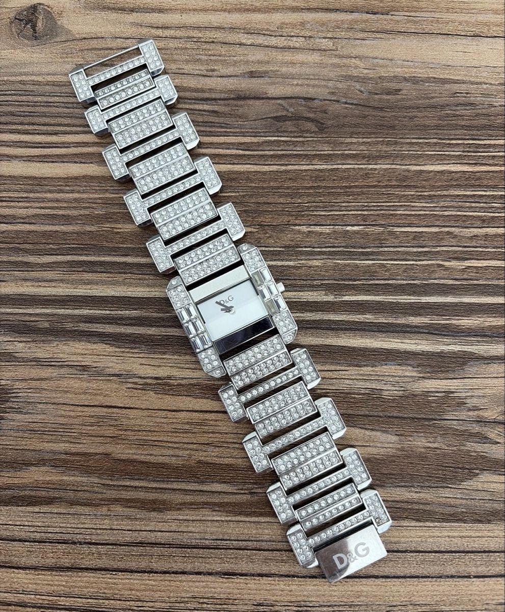 Dolce & Gabbana Orologi: D&G Damenuhr mit Strass silber – Usato da Bauma venduto da athena00