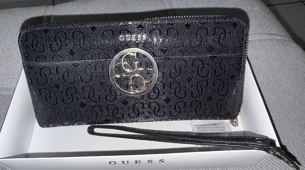 Portamonete: GUESS Portemonnaie – Usato da Lachen SZ venduto da Aysenur30 3