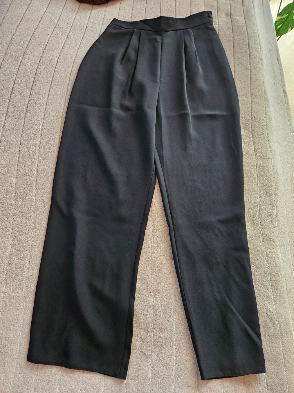 Pantalons: Bundfaltenhose antrazid – D'occasion à Boswil par Pjatla