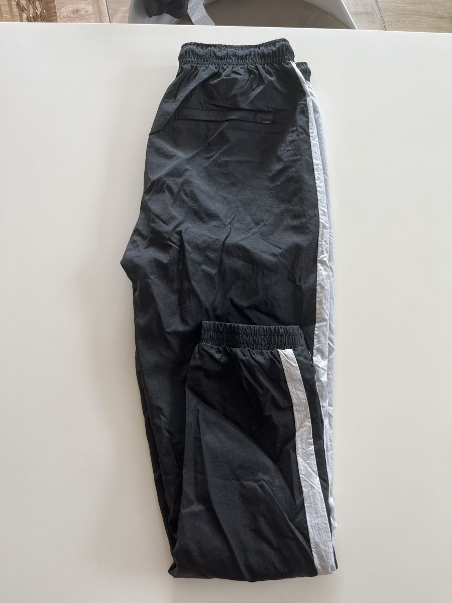 Puma Pantaloni: Puma Trainerhosen Silver/Schwarz – Usato da Oensingen venduto da catching-donuts 1