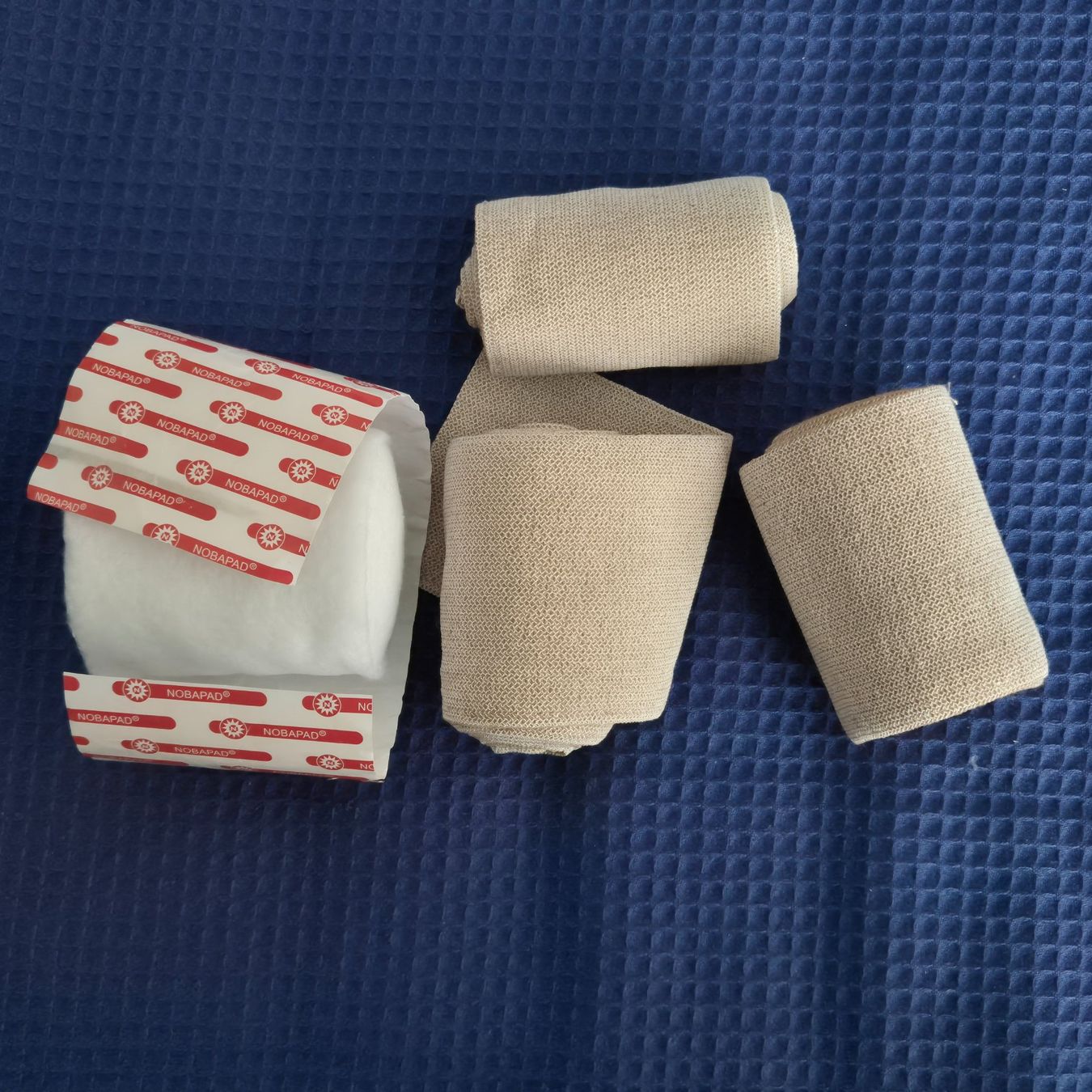 Kit di pronto soccorso: Kurzzugbinden Set, 3 Stück plus Polsterwatte! – Usato da Zürich venduto da Citalo
