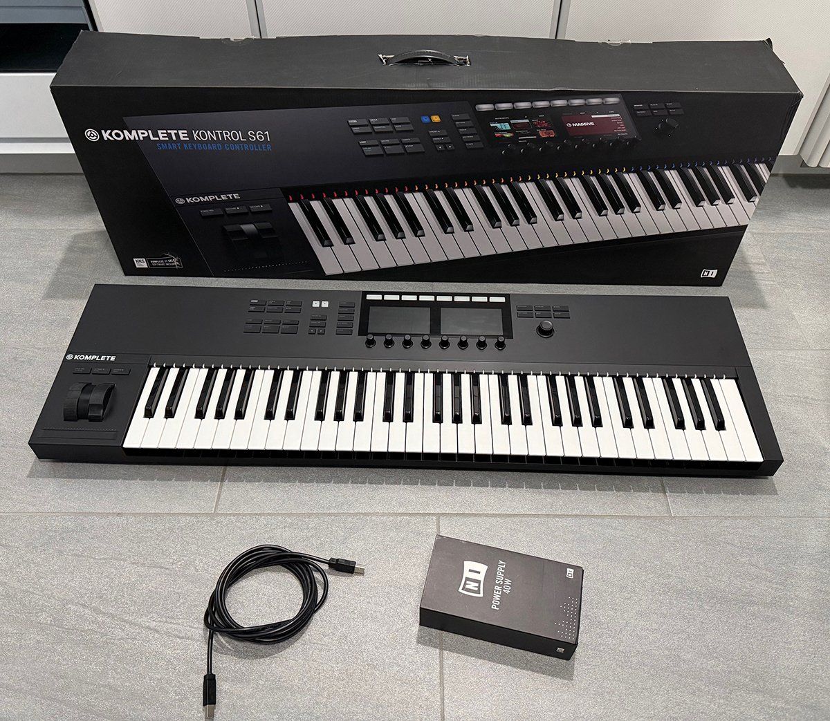 Native Instruments Strumenti musicali: Native Instruments KOMPLETE KONTROL S61 MK2 Inkl. 40W PSU – Usato da Buchrain venduto da NZXQROP