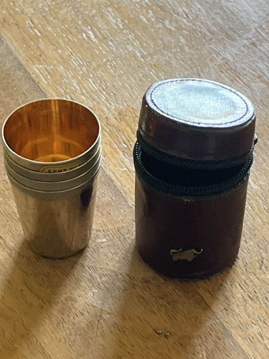 Tassen: Braun Büffel  Set – Gebraucht aus Niederurnen von gebrauchtbrauchbar
