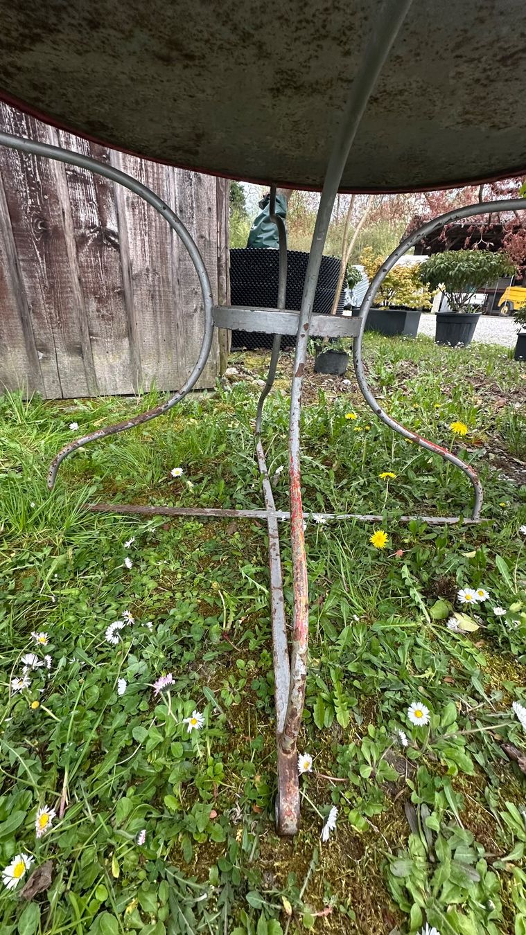 Tavoli: Runder Gartentisch, Metall rot – Usato da Otelfingen venduto da Yossi-68 7