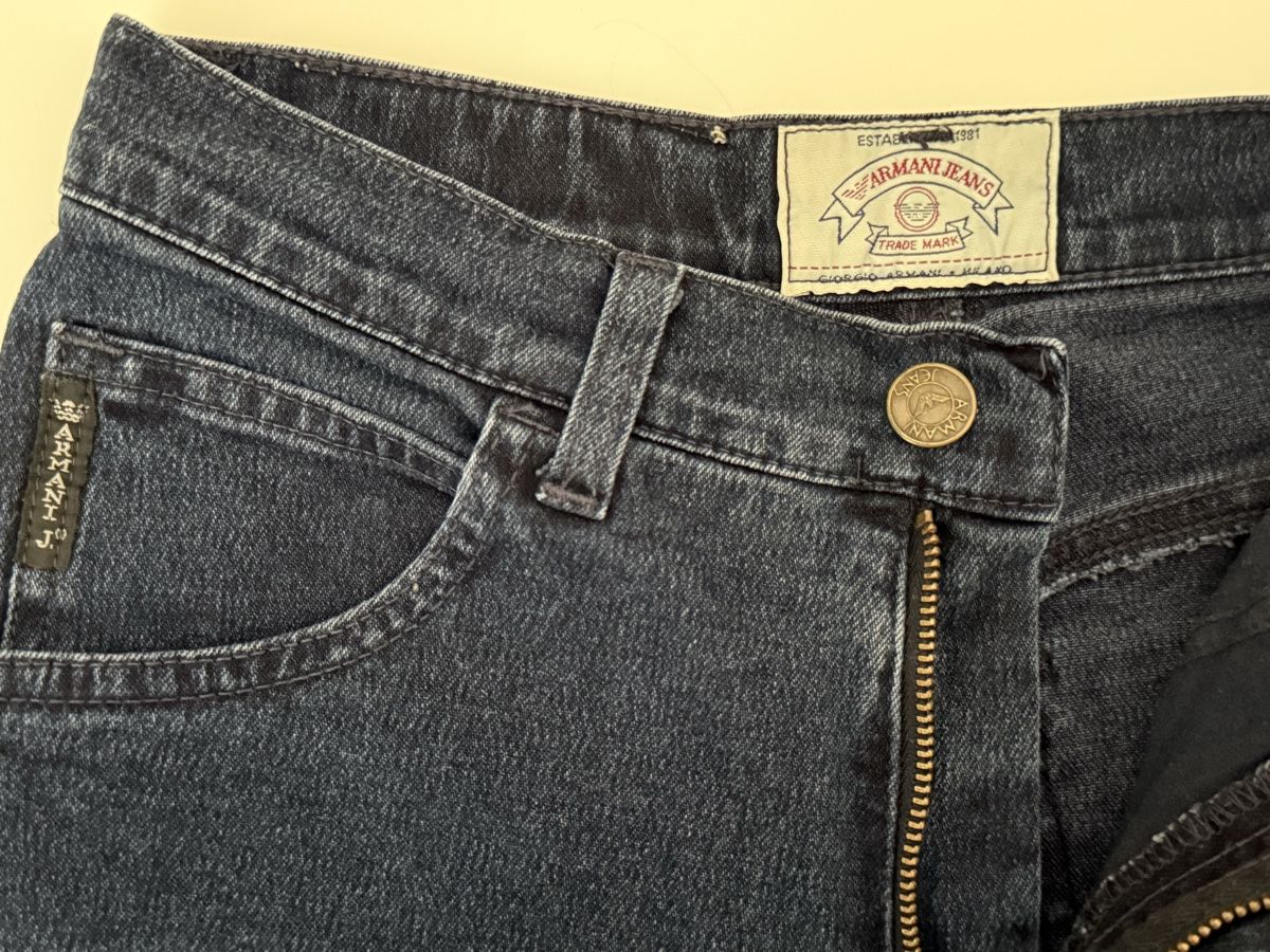Armani Jeans: Armani Damenjeans. Größe 27 – Usato da Zollikerberg venduto da MK-13 3