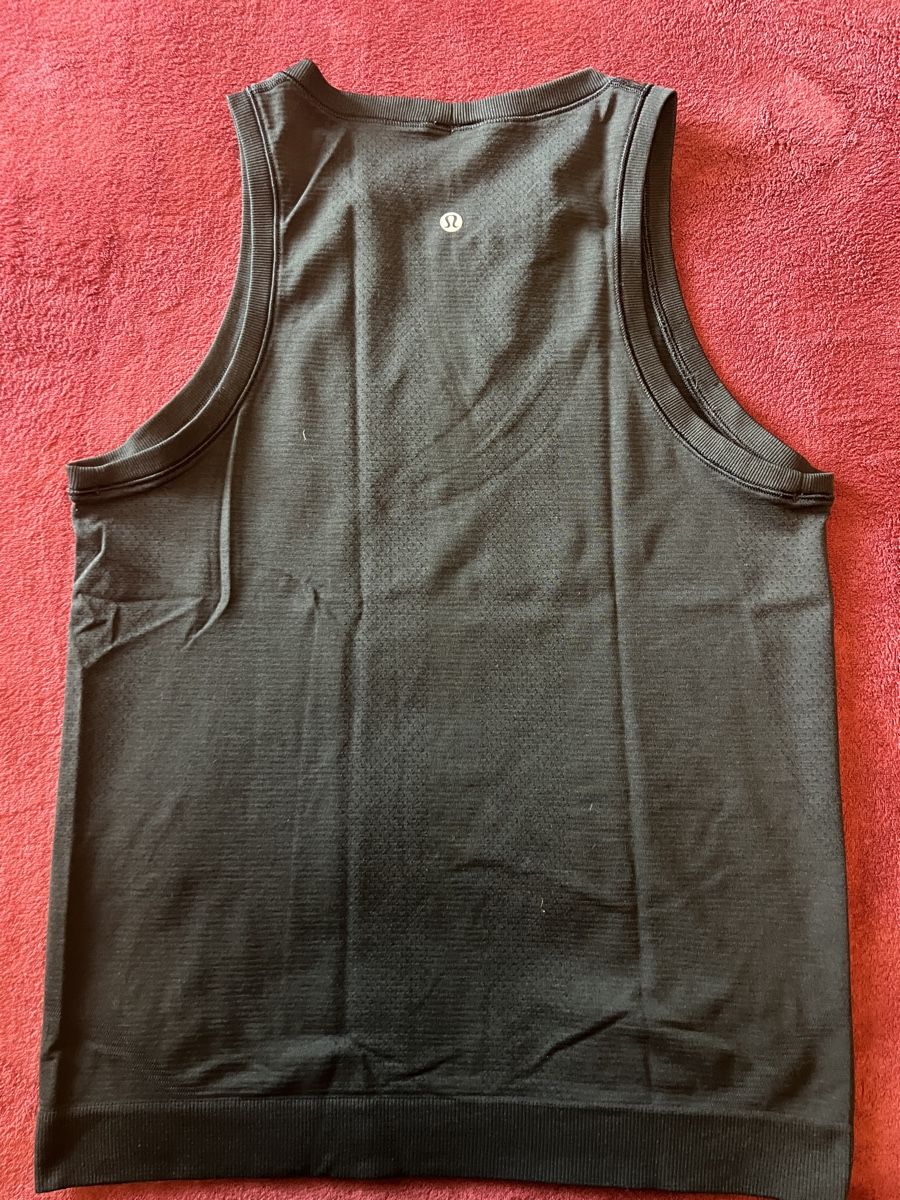 Lululemon Top: Lululemon Tanktop  – Usato da St.Moritz venduto da MonikaG08 2