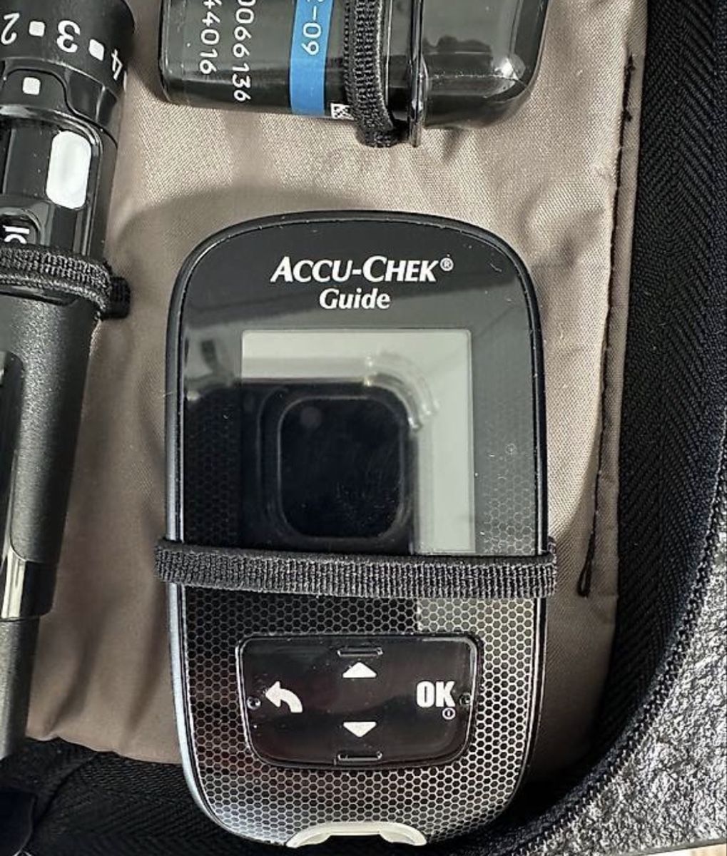 Accu-Chek Attrezzature mediche: Accu-Chek Set Blutzuckermessung, kaum gebraucht – Usato da Zollikon venduto da Tropfenweibel 1
