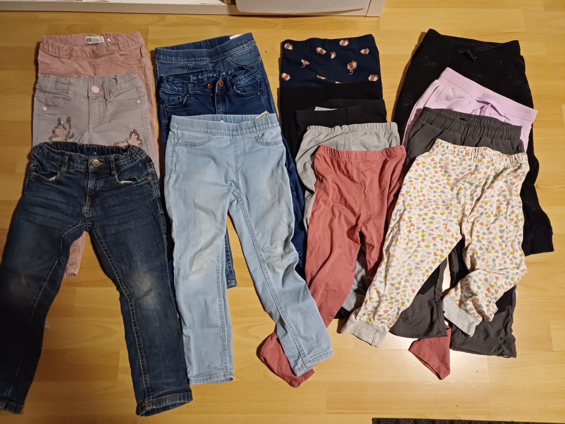 Lotti & Set di vestiti: Grosses Kleiderpacked Mädchen Gr.104 – Usato da Jenaz venduto da nad_m5h6 1