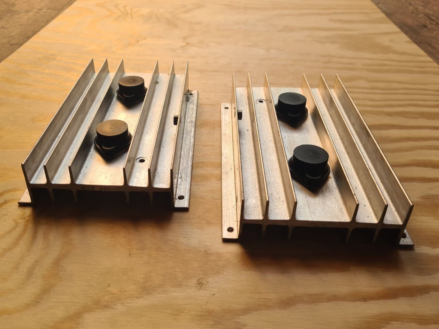 Componenti elettronici: Alu Kühlkörper – Usato da Diepoldsau venduto da Dau0 2