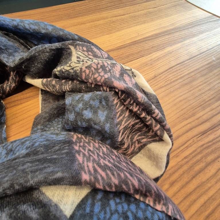 Foulard & Sciarpe: Kaschmir Schal Friendly Hunting – Usato da Meggen venduto da darcy10 4