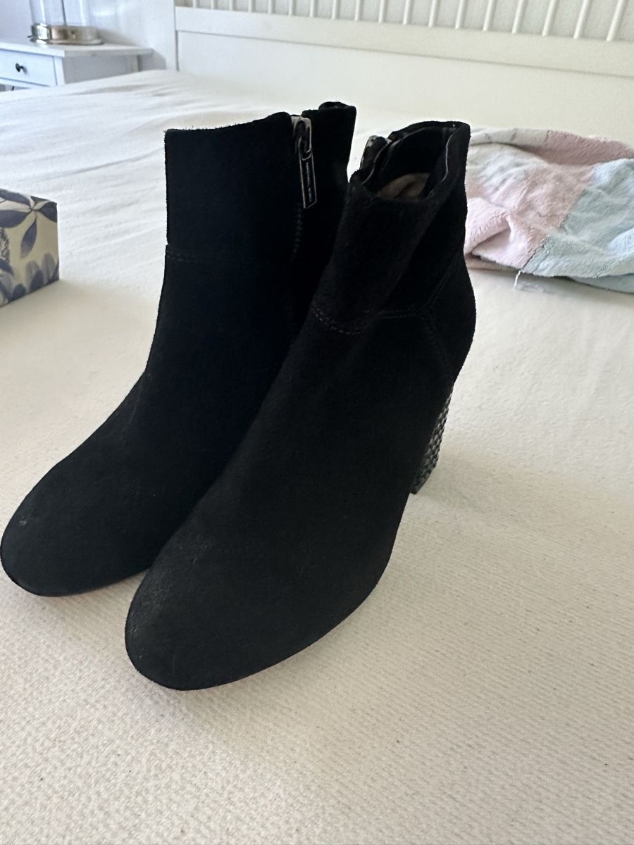 Michael Kors Scarpe da donna: Bottines Michael Kors T 35.5 en daim noir. – Usato da Versoix venduto da sne_zx2d 1
