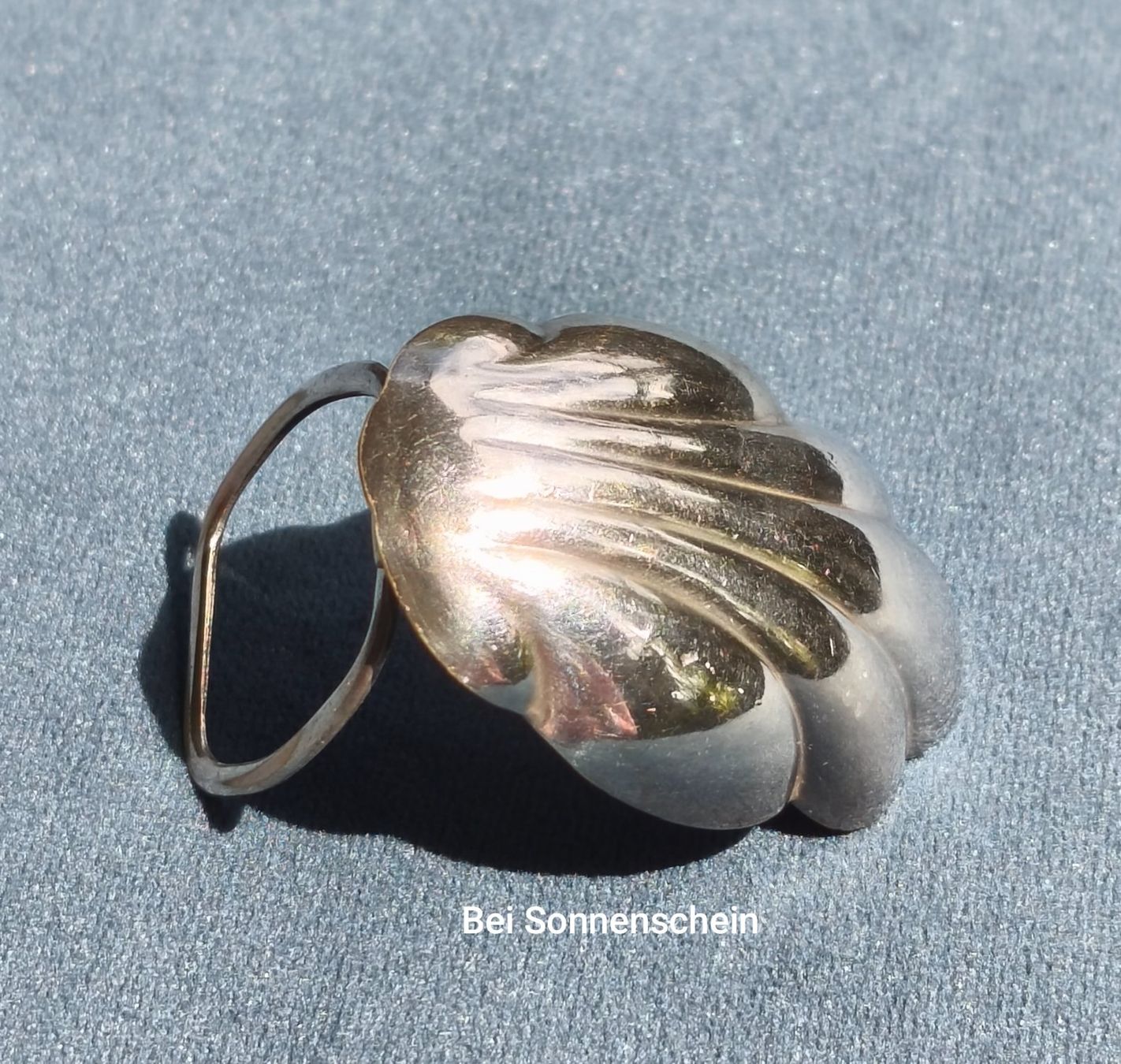 Broschen & Nadeln: Vintage Tuch - Brosche in Muschelform, versilbert – Gebraucht aus Zürich von Tanteemma369 7