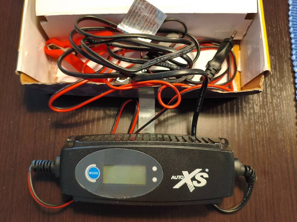 Caricabatterie: Chargeur de batterie 12V Auto/Moto – Nuovo (secondo la descrizione) da Lausanne venduto da gigalabs 1