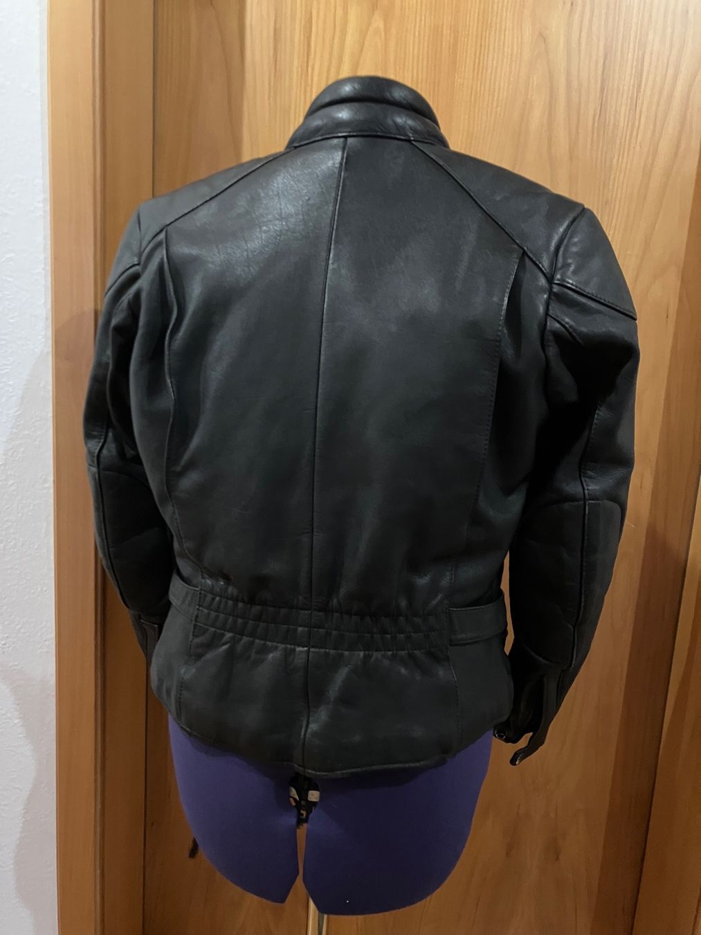 Giacche: Damen Motorrad Lederjacke – Usato da Gommiswald venduto da rockyturn 1