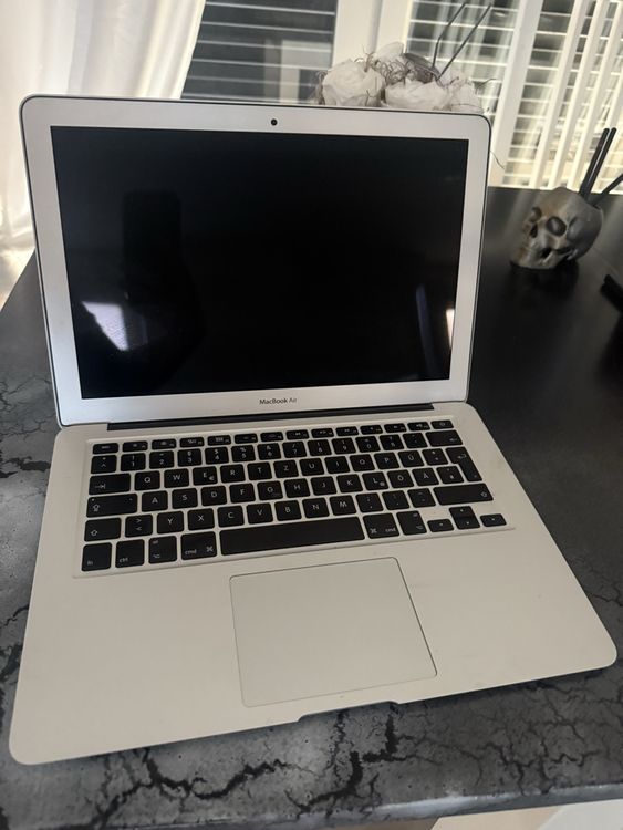 Apple Notebook: MacBook Air 13-inch (early 2015) – Usato da Embrach venduto da MercedesINK