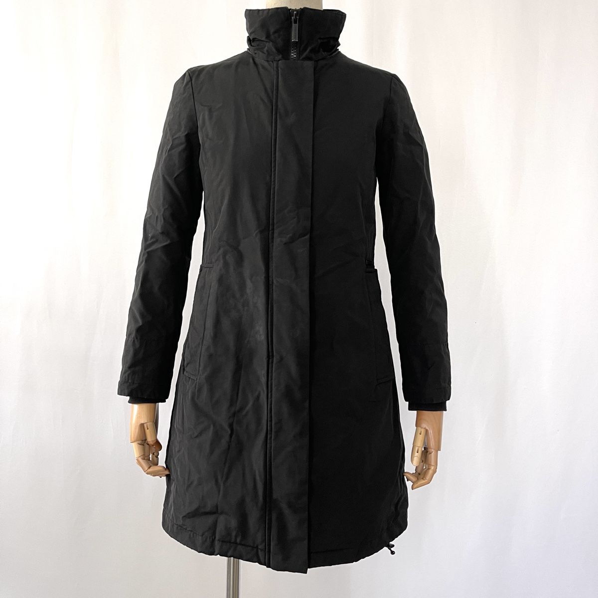 Woolrich Cappotti: WOOLRICH black down jacket  – Usato da Emmen venduto da Avviivva_Com2023