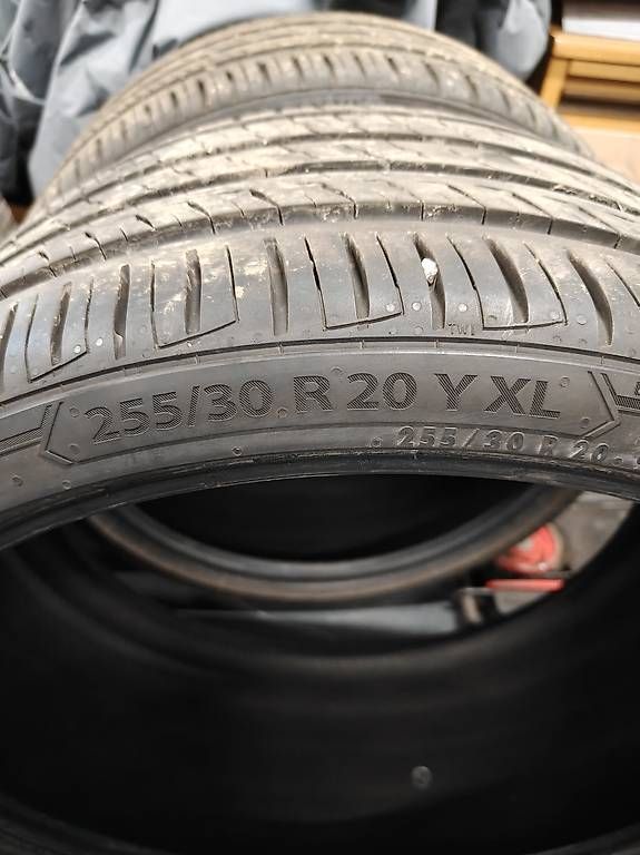 Pneus & Roues: Sommerreifen 255/30 R20 92 Y – D'occasion à Eiken par Closer_