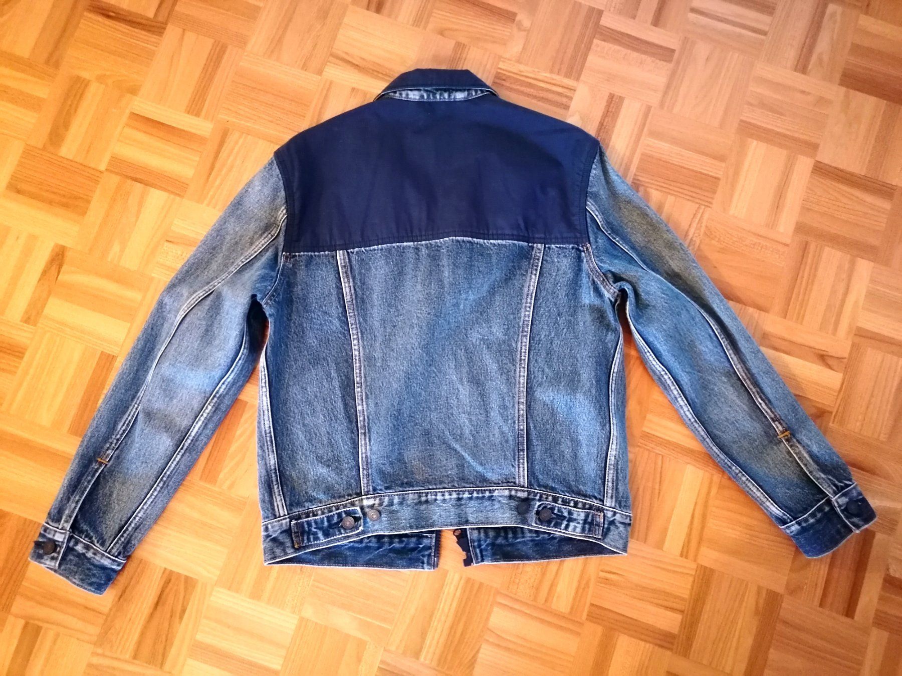 Levi's Giacche: Levi's Jeansjacke – Usato da Basel venduto da Robsai 2