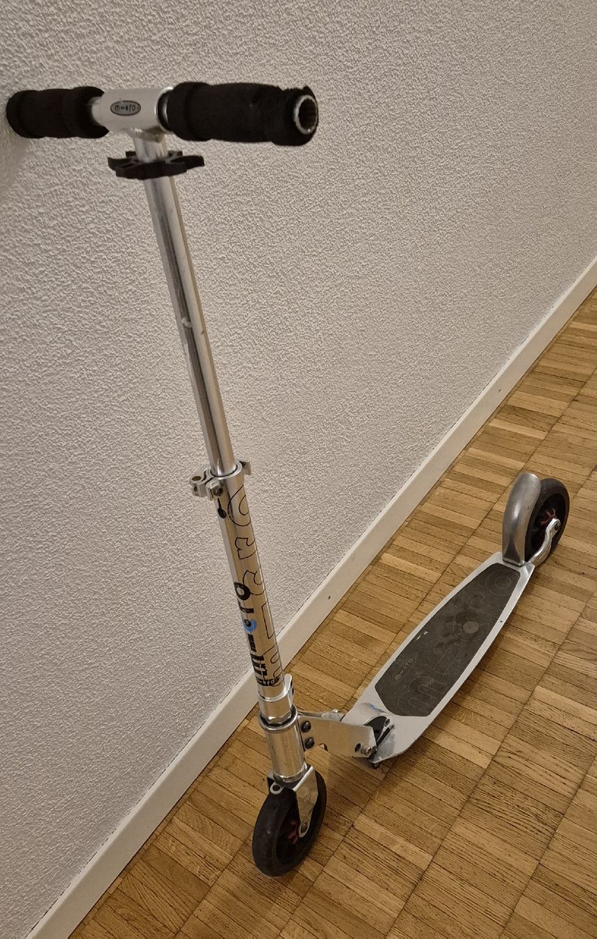 Scooter: Micro Scooter silber  – Usato da Fällanden venduto da Stern722