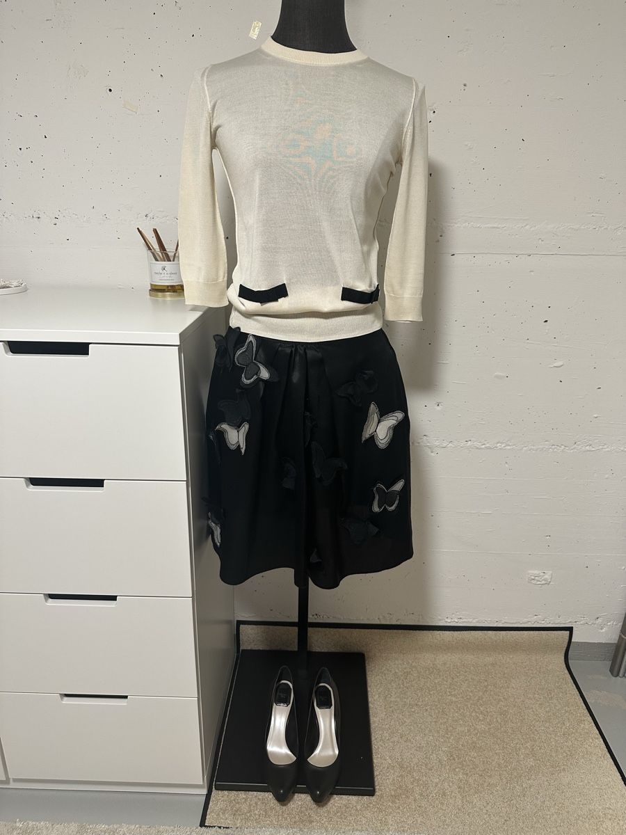 Dolce & Gabbana Top: D&G Pullover beige Seide Schleifen Details Grösse S – Nuovo (secondo la descrizione) da Sarnen venduto da vik_jw5z 1