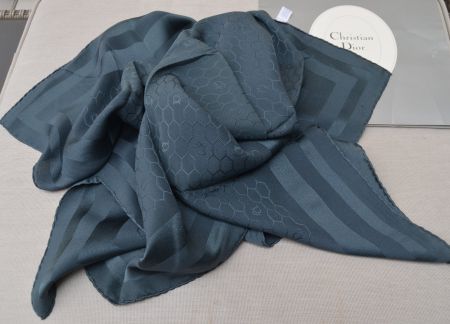 Christian Dior Seidenschal / foulard en soie