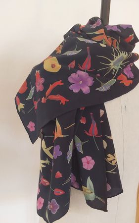 Seidenfoulard fabric frontline Moriv Blumen dunkelblau