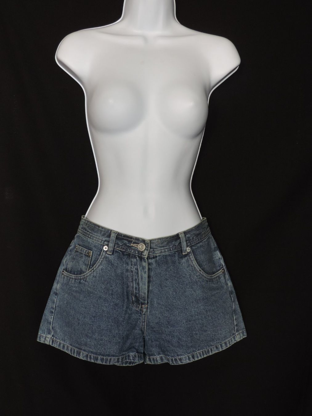 Pantaloni: short jeans bleu foncé – Usato da Genève venduto da Axelle333 4