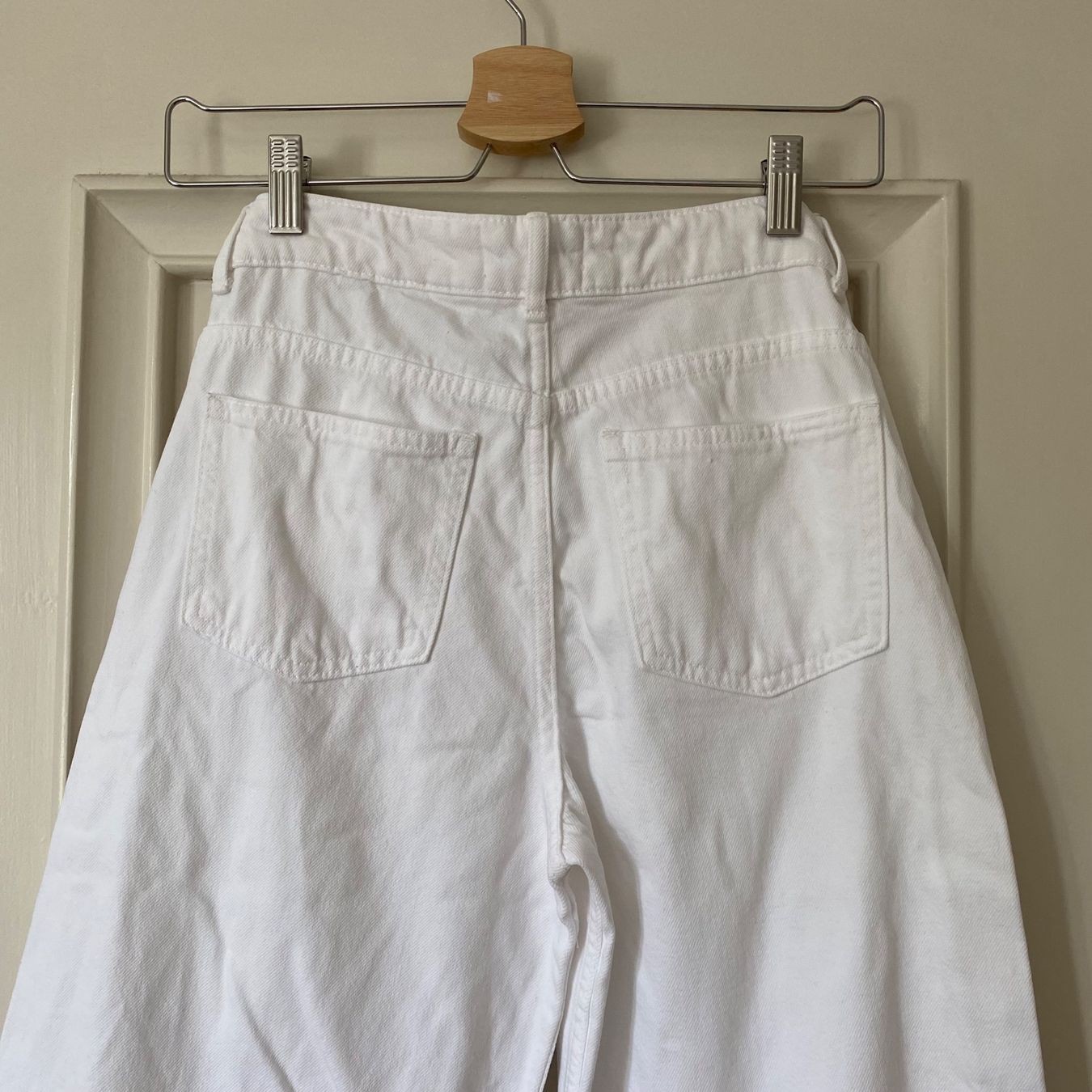 Zara Jeans: Weisse 3/4 Hose von Zara – Nuovo (secondo la descrizione) da Luzern venduto da champagnelaury 3