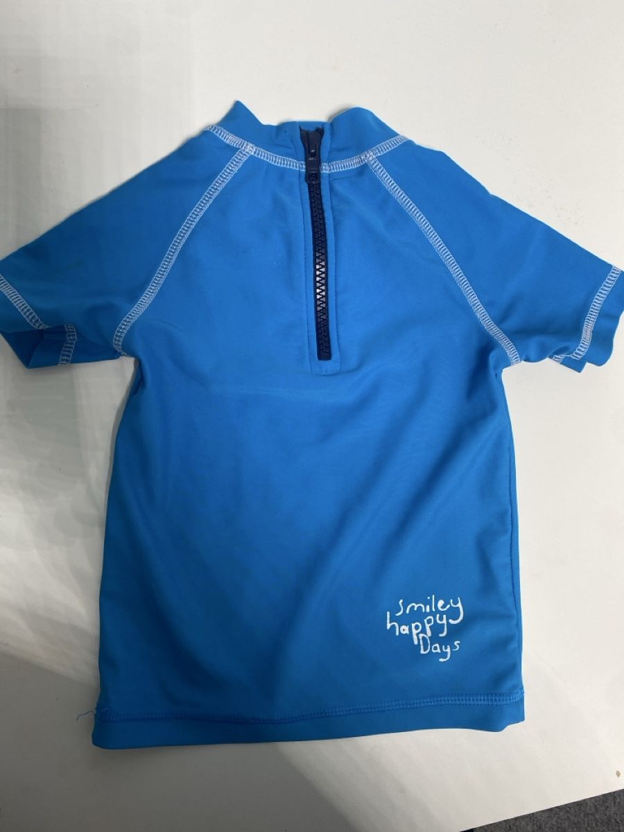 Next T-shirt: Next UV-Shirt Hai Gr. 86, – Nuovo (secondo la descrizione) da Dübendorf venduto da feusiedi 2
