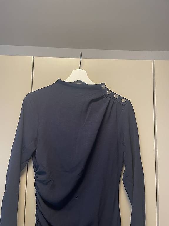 Mango Vestiti: Dunkelblaues tailliertes Kleid - Mango – Usato da Lenzburg venduto da lejlaimamovic 2