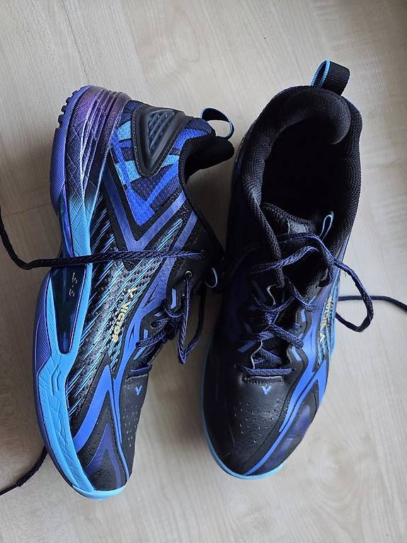 Herrenschuhe: Badmintonschuhe Victor – Gebraucht aus Lauerz von betsan666
