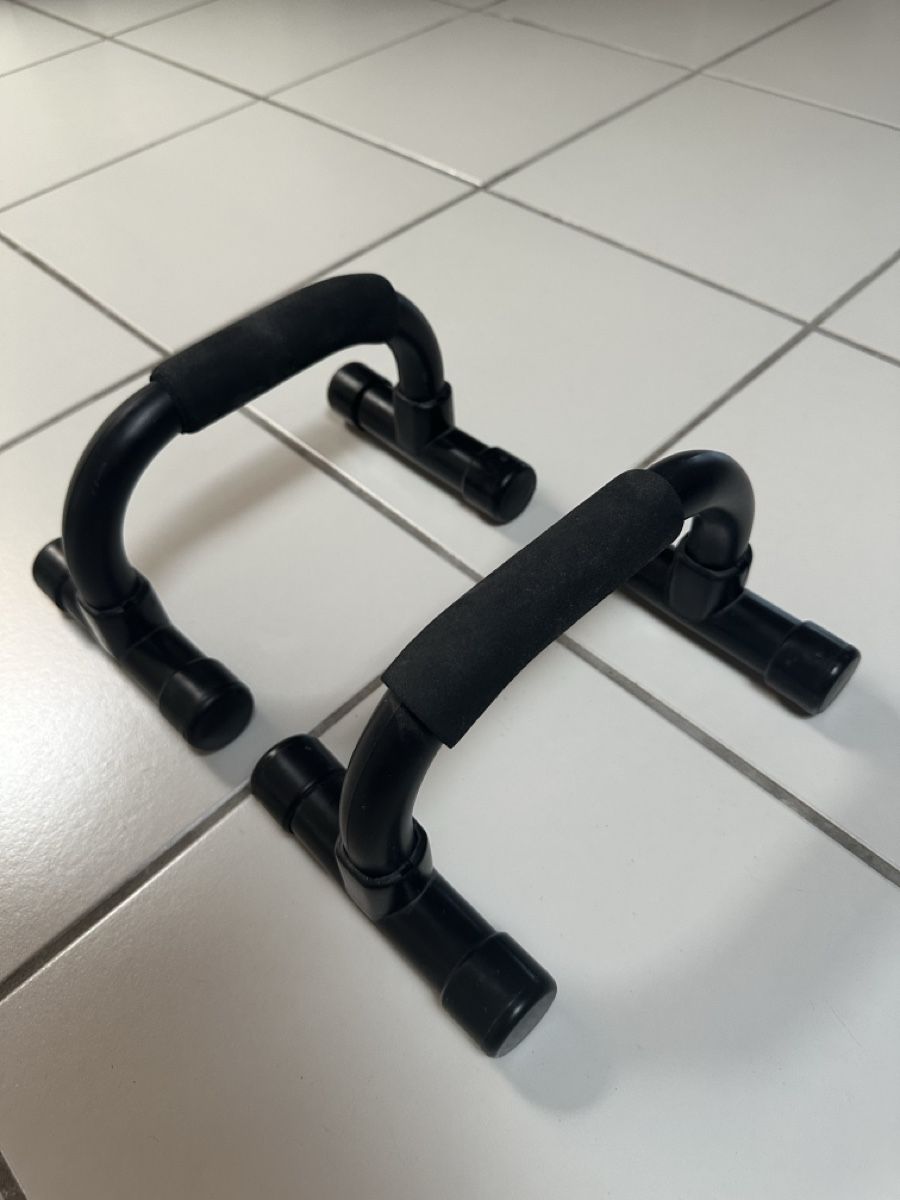 Vélos d'appartement: Push up bars black good condition exercise workout gym – D'occasion à St. Gallen par S_rnw2