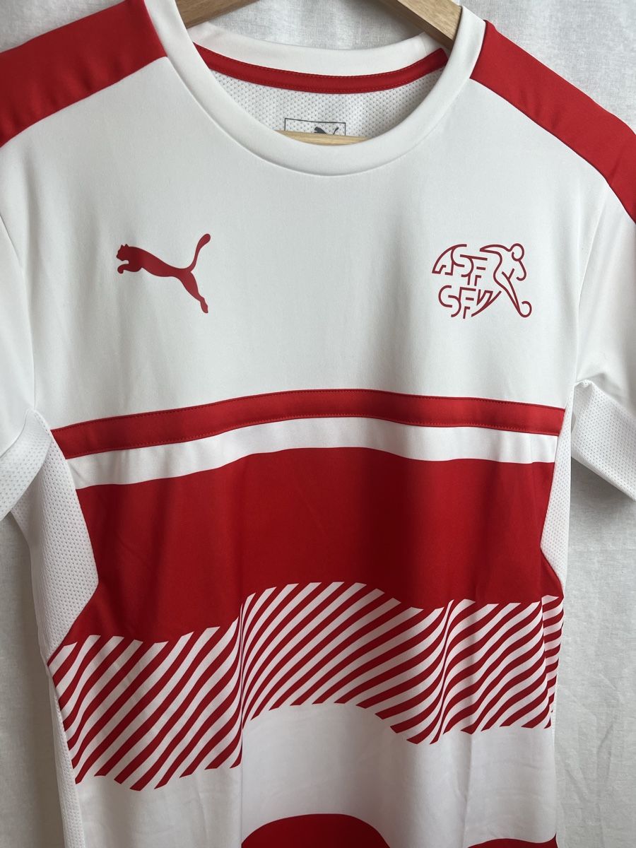 Puma Canottiere & Pantaloni: Maillot Puma Suisse Puma – Nuovo (secondo la descrizione) da Les Avanchets venduto da lunedeneige.shop 1