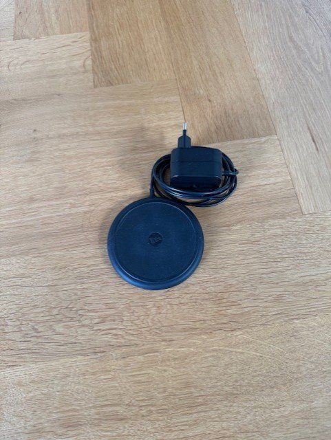 Mophie Caricabatterie: Mophie Wireless Fast Charging Pad Schwarz – Usato da Aarau venduto da Sasa75