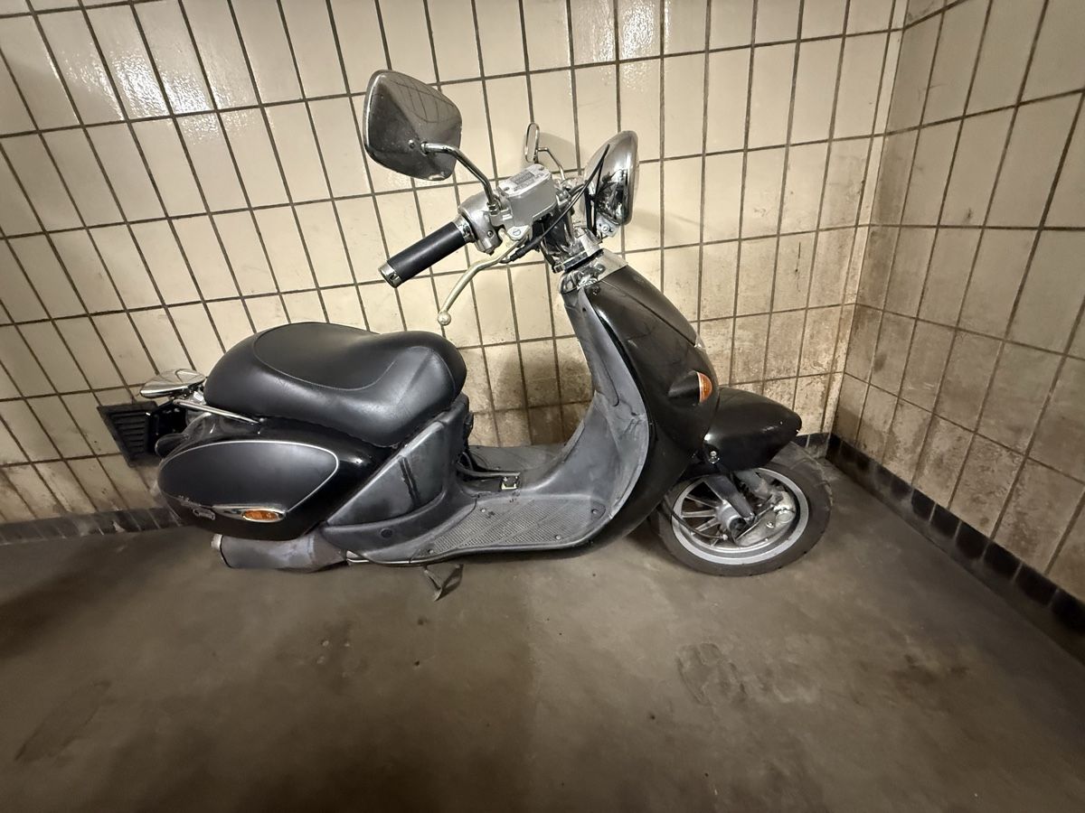 Aprilia Scooters: Aprilia Habana 50 Roller – Gebraucht aus Basel von John003