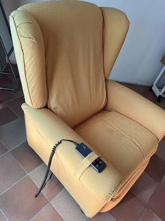 Poltrone: Poltrona elettrica tutte le posizioni – Usato da Origlio venduto da Elicius 5